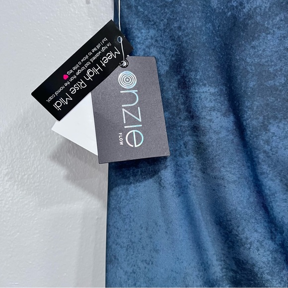 Onzie graphic tie dye midi crop leggings‎ size 1X - Picture 8 of 11